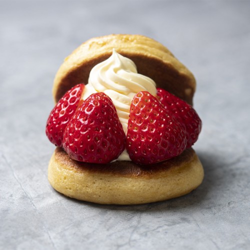 STRAWBERRY CUSTARD CREAM SAND<br />【ストロベリーカスタードクリームサンド】