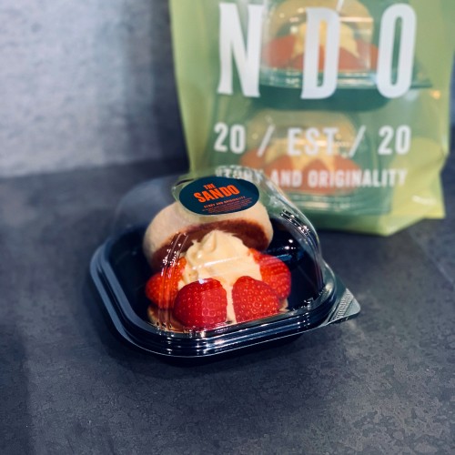 STRAWBERRY﻿ CUSTARD CREAM SAND﻿